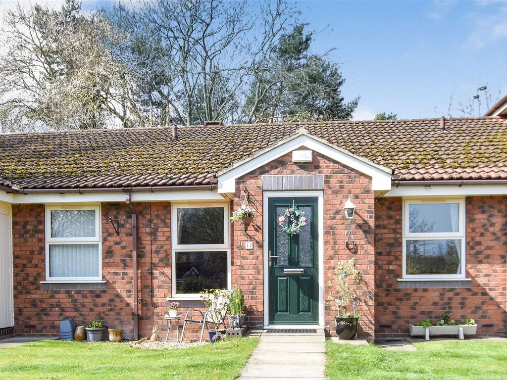 2 bed terraced bungalow for sale in Tudor Court, Beverley Road