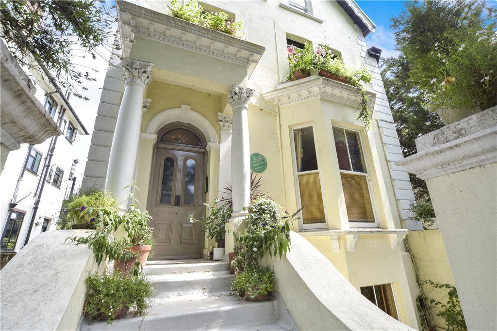 Avenue Crescent, London W3  