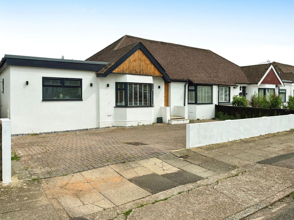 3 bed semidetached bungalow for sale in Hamilton Road, Lancing BN15, £