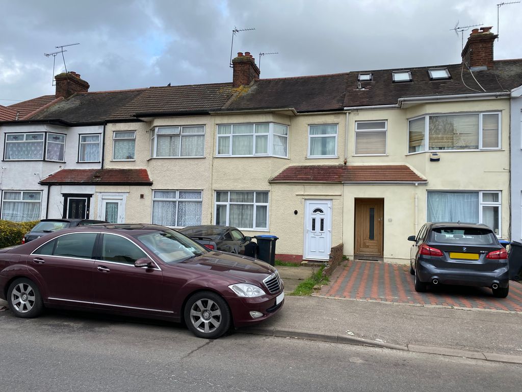 3 bed terraced house for sale in Newbury Avenue, Enfield EN3 Zoopla