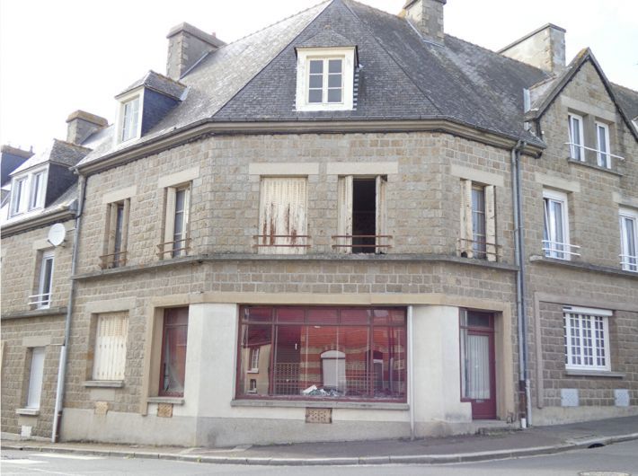 4 bed town house for sale in Barenton, BasseNormandie, 50720, France