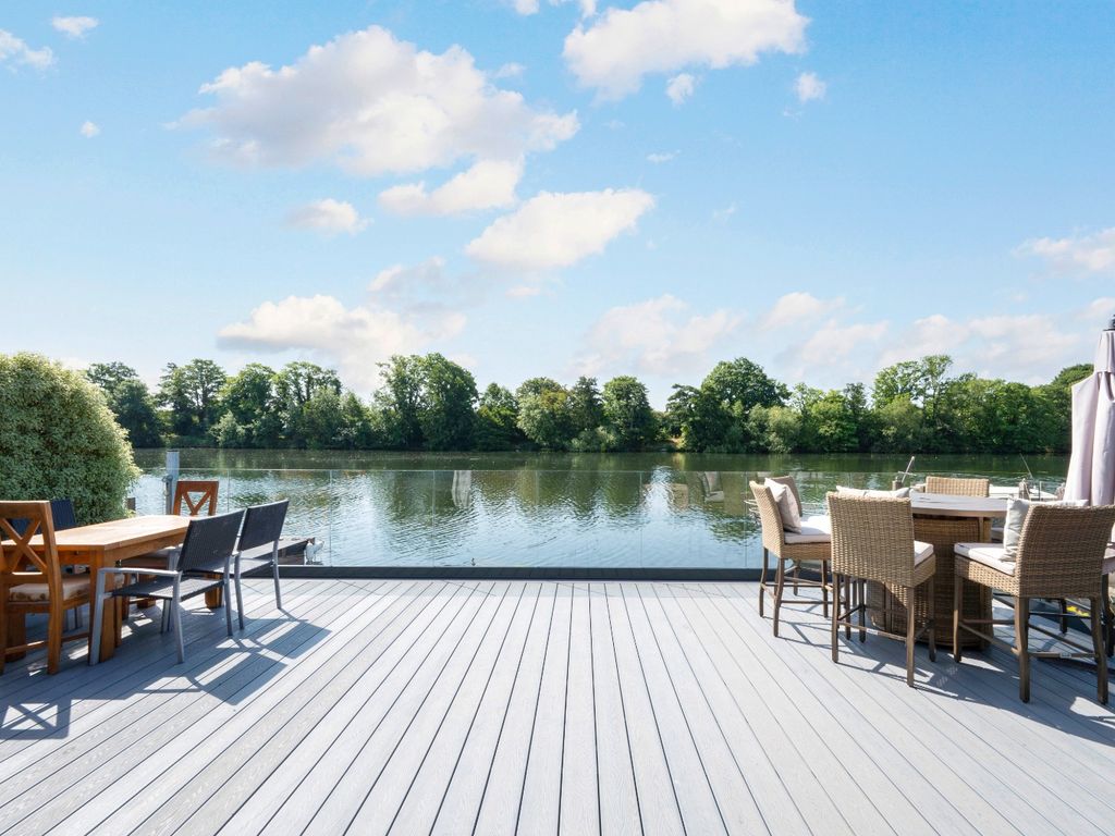 2 bed bungalow for sale in Lower Hampton Road, SunburyOnThames