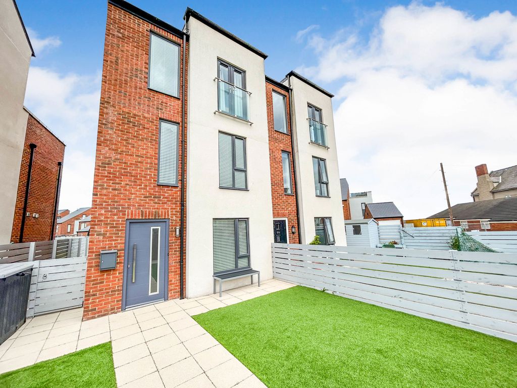 3 bed semidetached house for sale in Gibson Street, NewbigginByThe