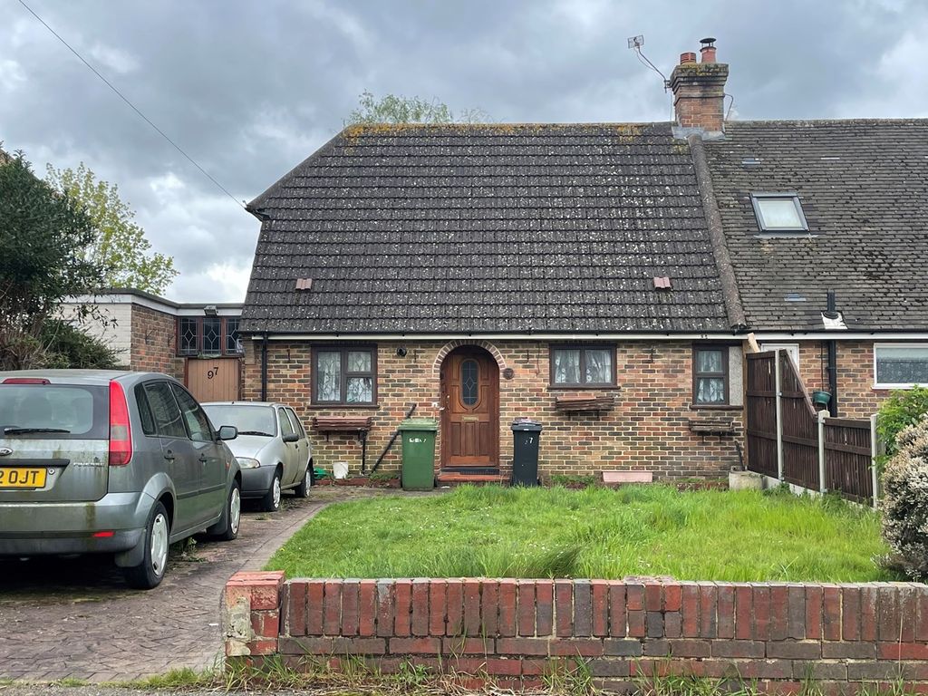 2 bed semidetached bungalow for sale in Gibraltar Crescent, Epsom KT19