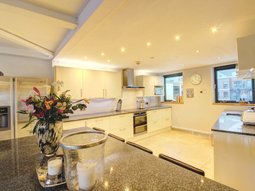 3 bed flat for sale in Dock Street, Leeds LS10 Zoopla