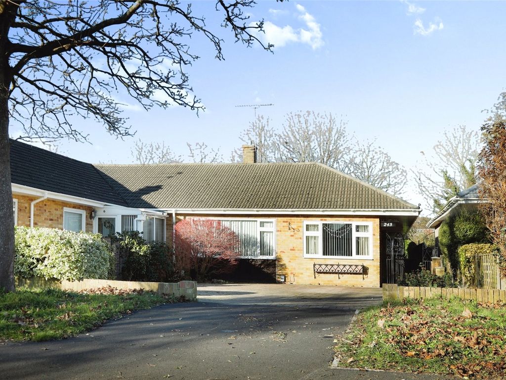 3 bed bungalow for sale in Milton Road, Cowplain, Waterlooville