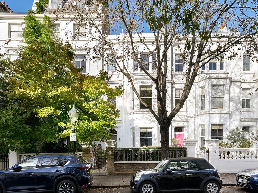 3 bed terraced house for sale in Vicarage Gardens, Kensington, London
