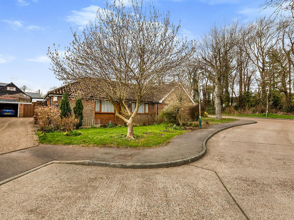 3 bed bungalow for sale in Yew Tree Close, New Barn, Kent DA3 Zoopla