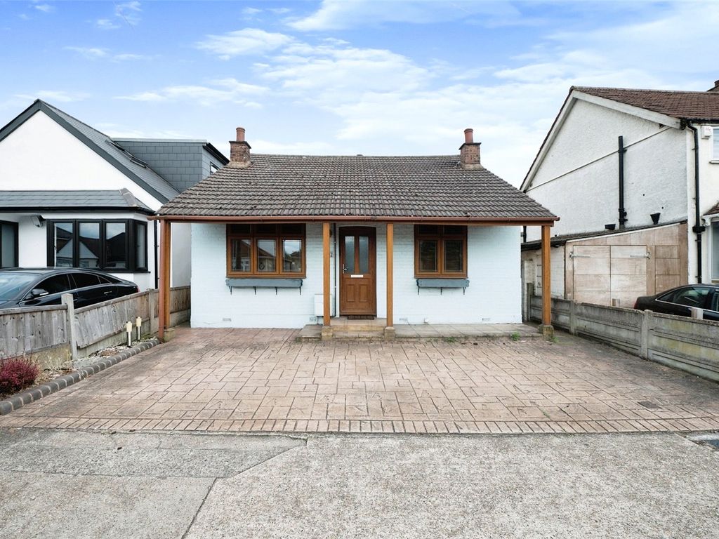 3 bed bungalow for sale in Betterton Road, Rainham RM13 Zoopla
