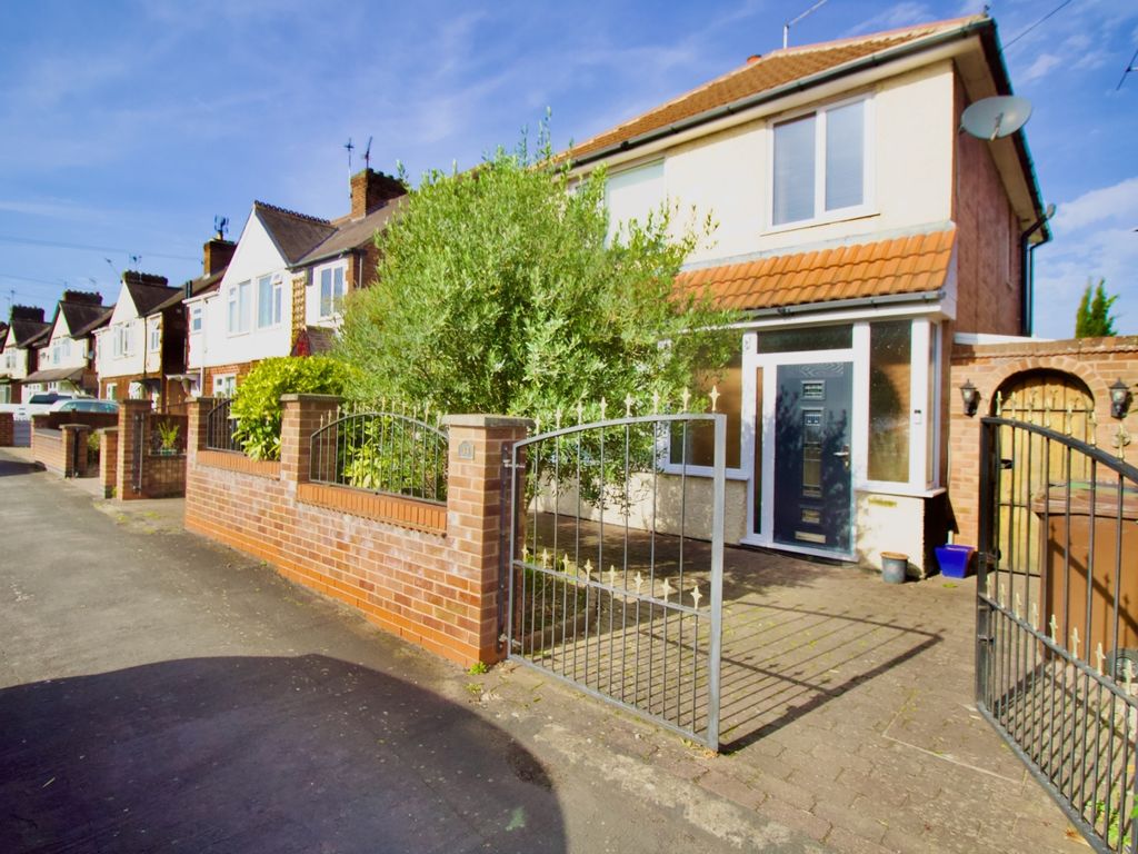 3 bed detached house for sale in Knightthorpe Road, Loughborough LE11