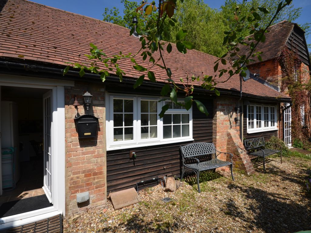 2 bed detached house for sale in Russell Street, Wilton, Salisbury, Wiltshire SP2, £350,000 Zoopla