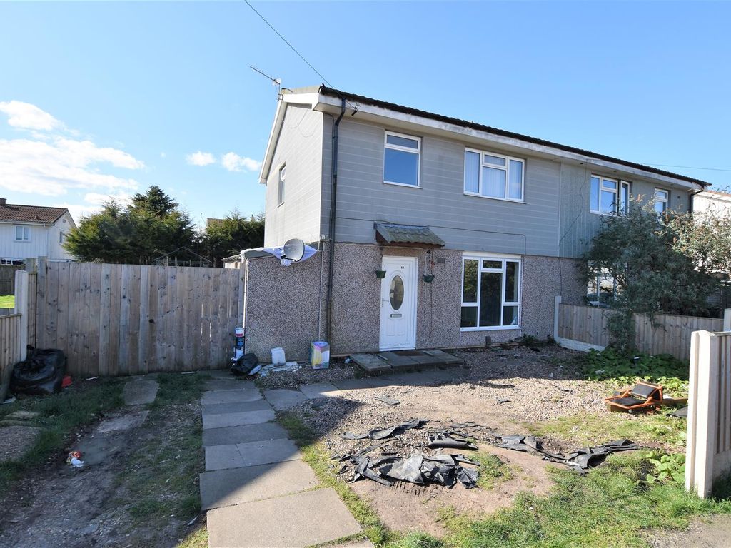 3 bed semidetached house for sale in Sharpley Drive, East Leake LE12