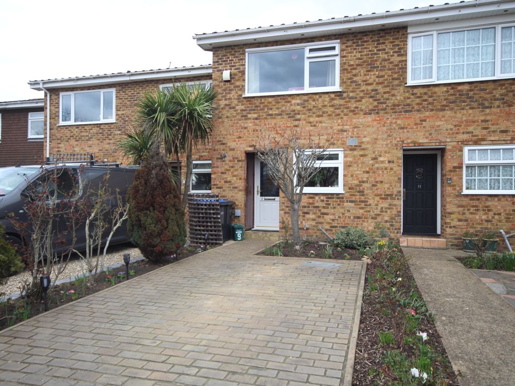 2 bed terraced house for sale in Aymer Drive, Staines TW18 Zoopla