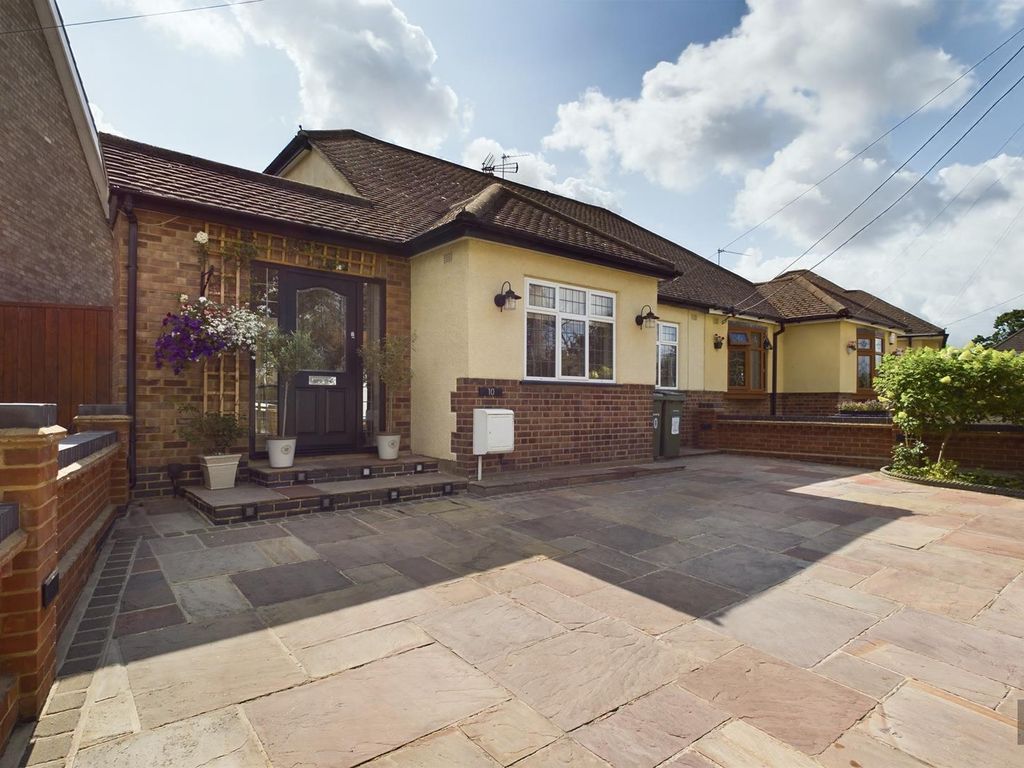 3 bed bungalow for sale in The Crescent, Cranham, Upminster RM14, £