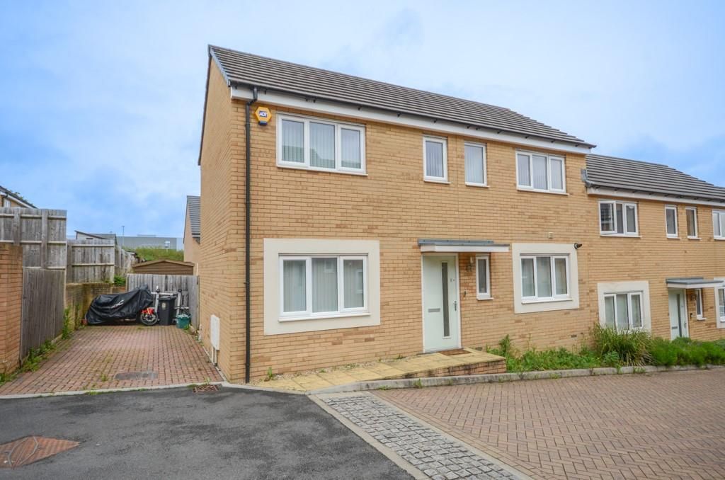 3 bed semidetached house for sale in Meadowsweet Road, Lyde Green