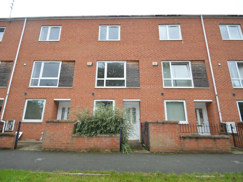 4 bed property to rent in Lauderdale Crescent, Longsight, Manchester
