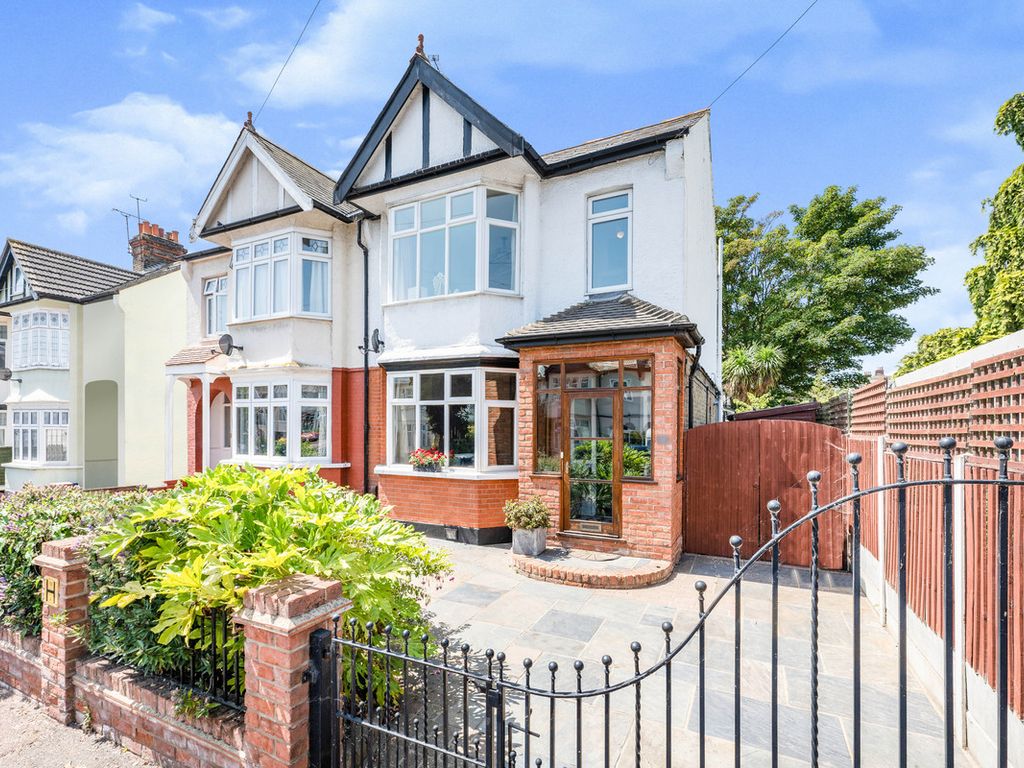 3 Bed Semi Detached House For Sale In Park Lane Southend On Sea Ss1 