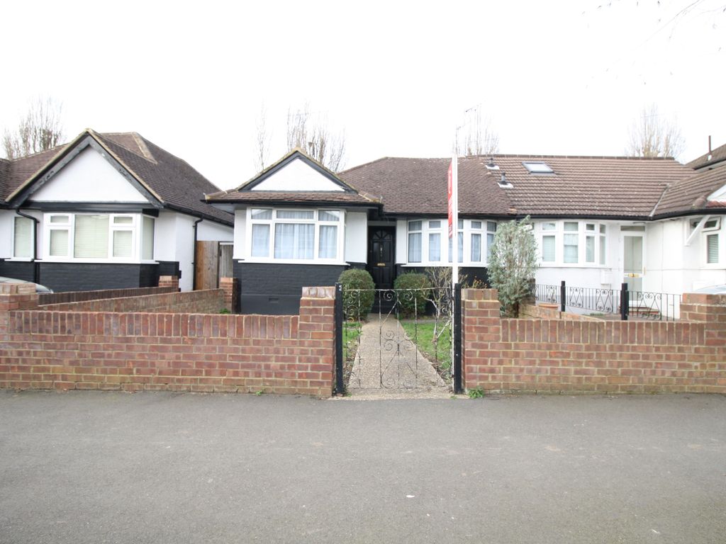 2 bed bungalow to rent in The Fairway, South Ruislip HA4, £1,595 pcm