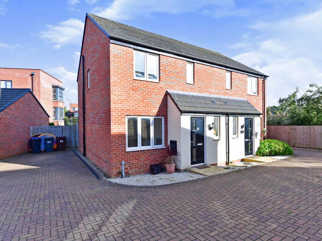 3 bed semidetached house for sale in Walmer Close, Upton NN5 Zoopla