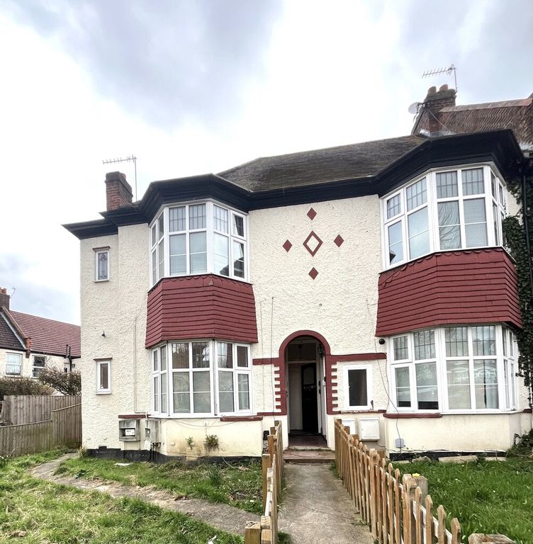 1 bed flat to rent in Pollards Hill North, London SW16, £1,500 pcm Zoopla