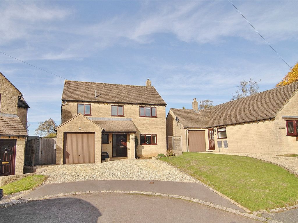 4 bed detached house for sale in Munday Close, Bussage, Stroud