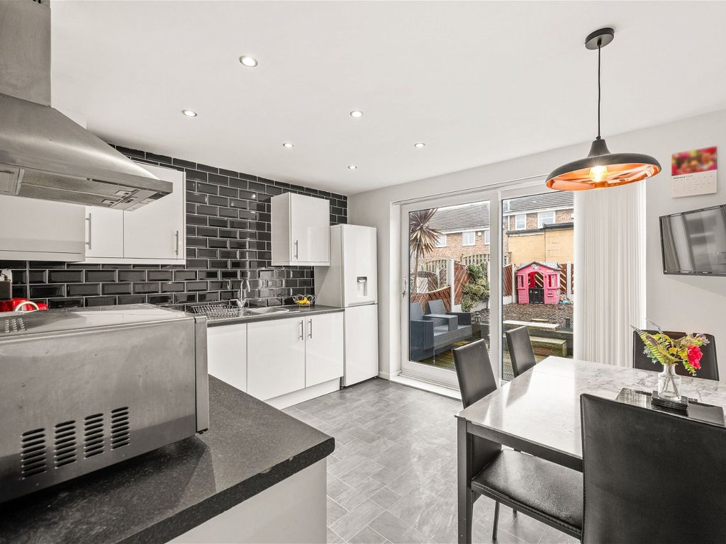 2 bed end terrace house for sale in Edendale, Castleford WF10, £150,000