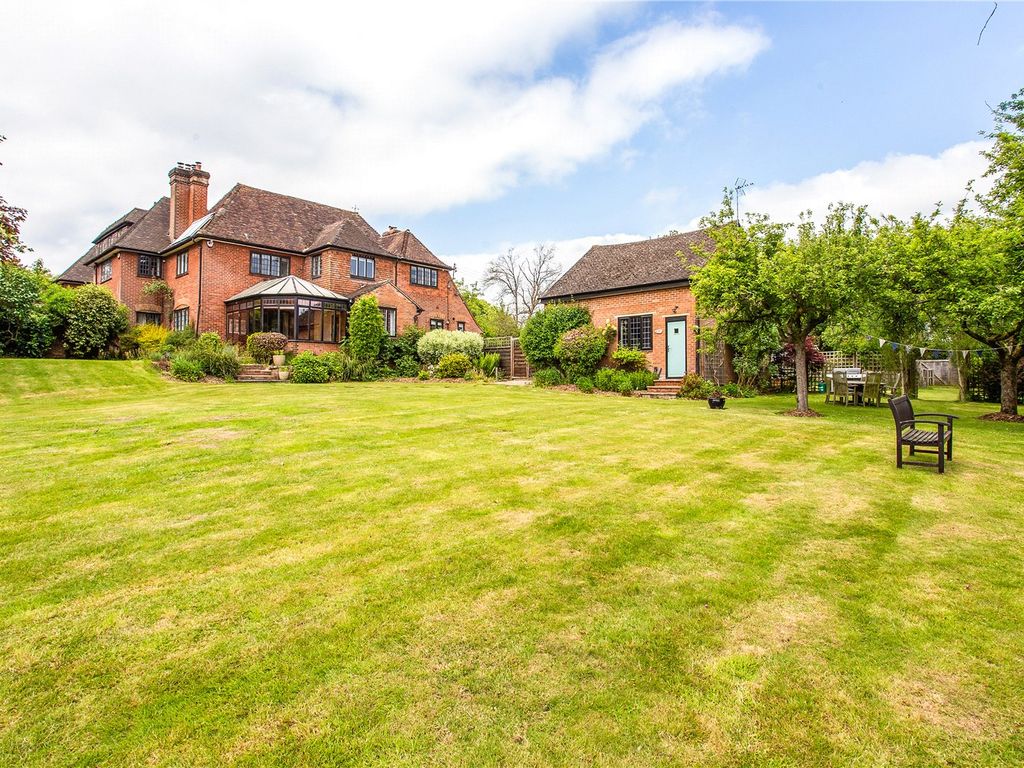 4 bed semidetached house for sale in Coopers Hill, Eversley, Hook