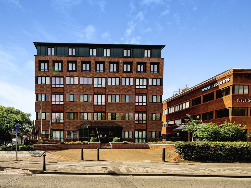 2 bed flat for sale in Bath Road, Slough SL1 Zoopla