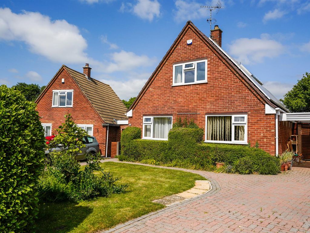 3 bed detached house for sale in Cavendish Avenue, Churchdown, Gloucester GL3, £370,000 Zoopla