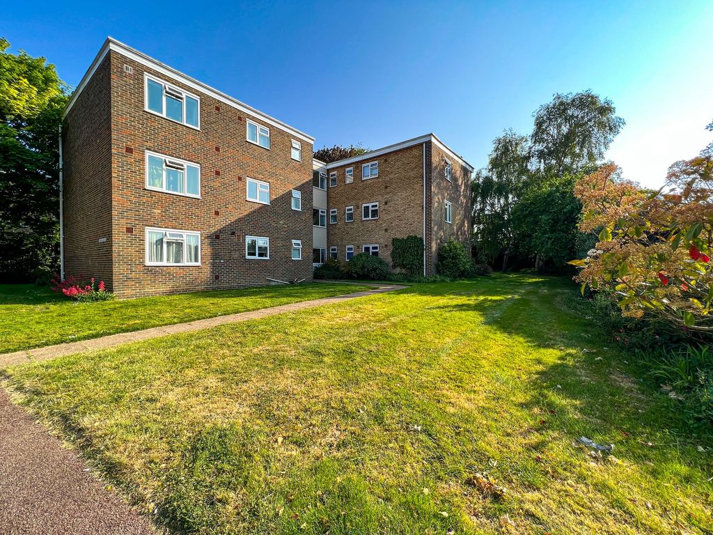 2 bed flat for sale in Jupps Lane, GoringBySea BN12 Zoopla