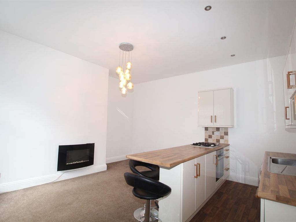 3 bed terraced house to rent in Cardigan Street, Queensbury, Bradford