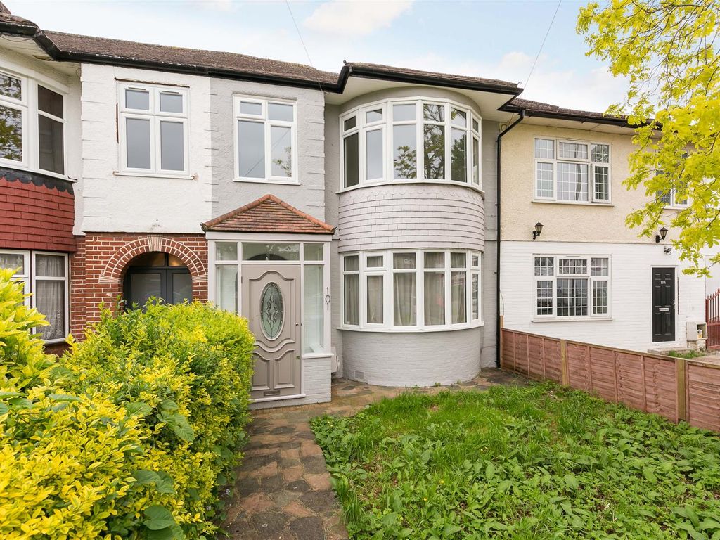 3 bed terraced house for sale in Halstead Road, Winchmore Hill, London