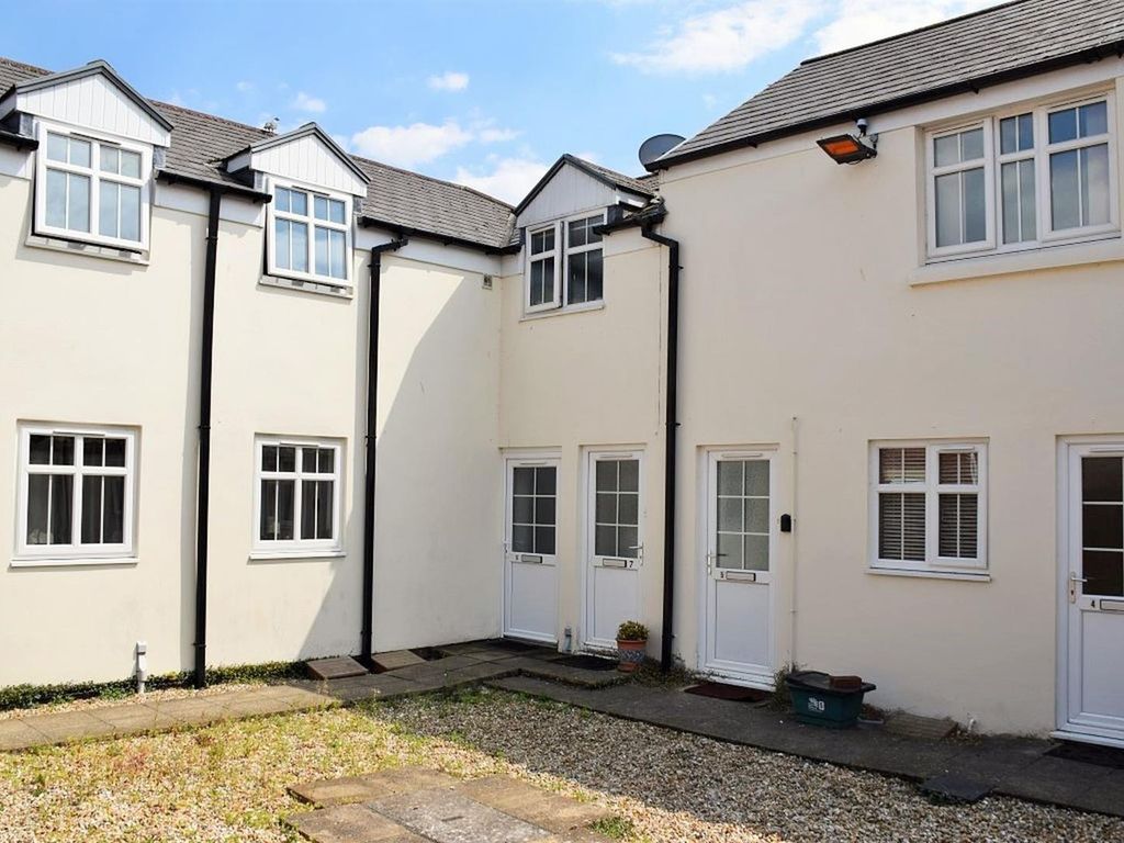 2 bed flat to rent in St James Place, Olga Road, Dorchester DT1, £995