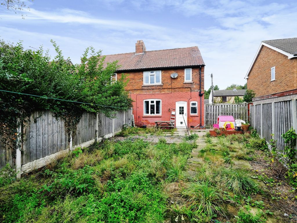 3 bed semidetached house for sale in Sheffield Road, Killamarsh