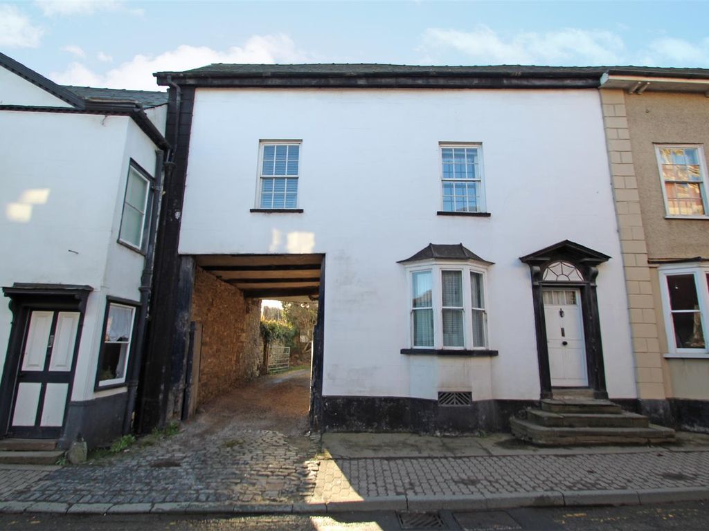 3 bed town house for sale in Owen Place, Bridge Street, Kington HR5