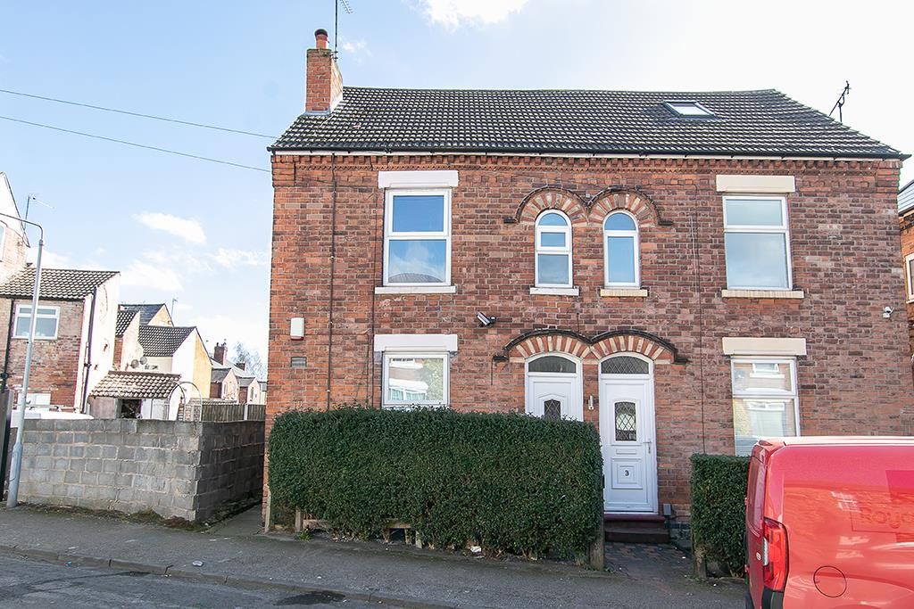 3 bed semidetached house to rent in Deabill Street, Netherfield