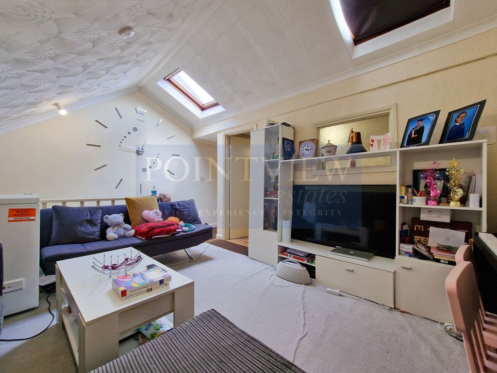 2 bed flat to rent in Herbert Road, London SE18 Zoopla