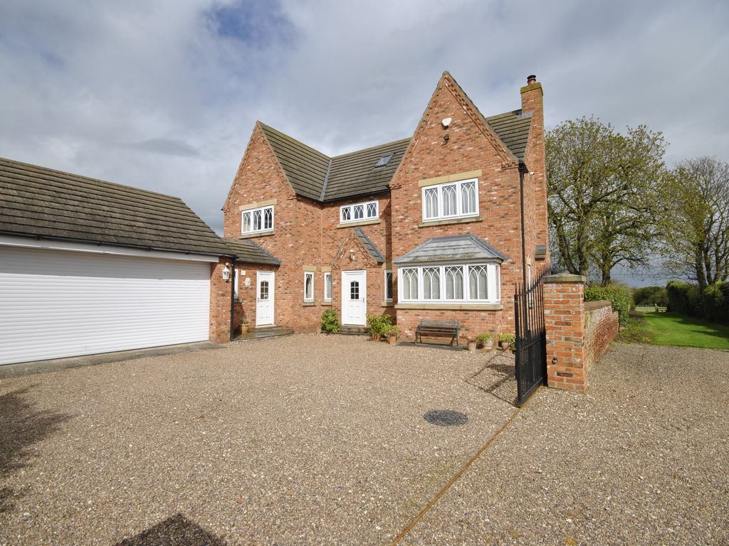 6 bed detached house for sale in Haxey Road, Misterton, Doncaster DN10