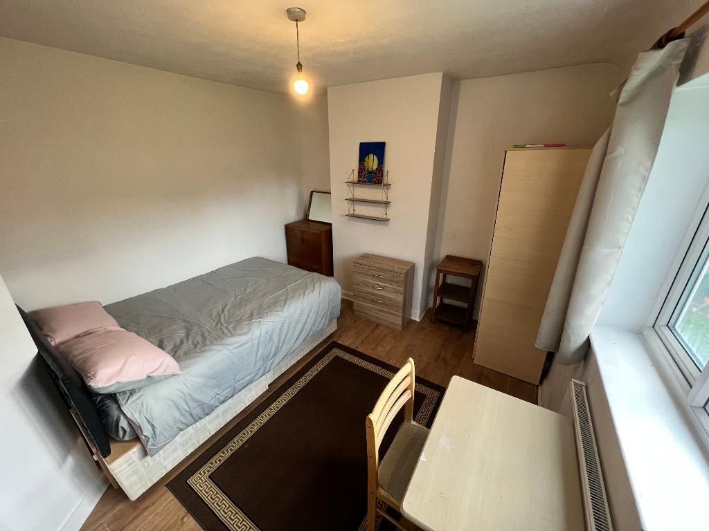 Room to rent in Old Oak Common Lane, East Acton, London W3 Zoopla