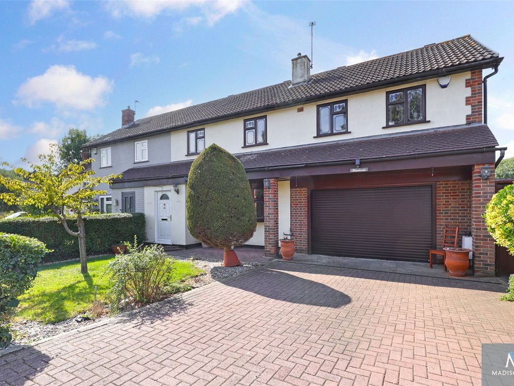 3 bed semidetached house for sale in Lambourne Crescent, Chigwell