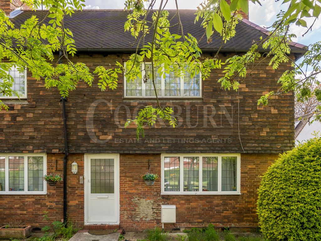 3 bed semidetached house for sale in Admiral Seymour Road, London SE9