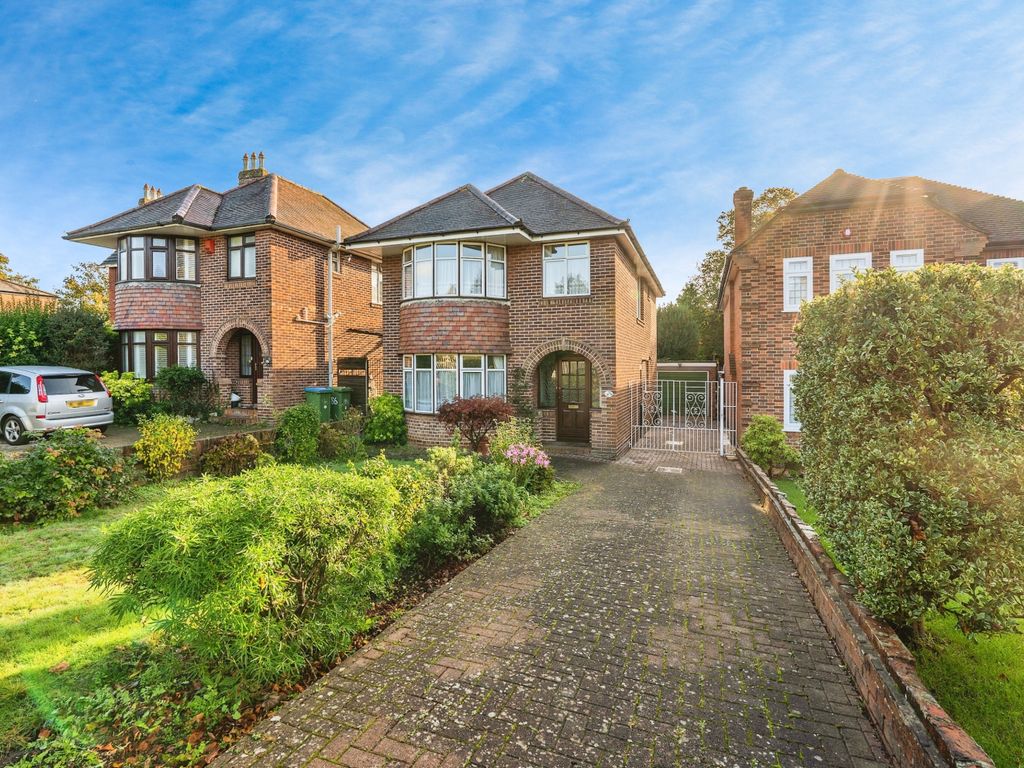 3 bed detached house for sale in Regents Park Road, Southampton