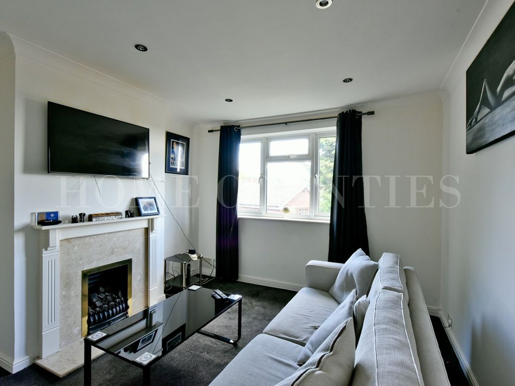 2 bed flat for sale in The Grove, Potters Bar EN6 Zoopla