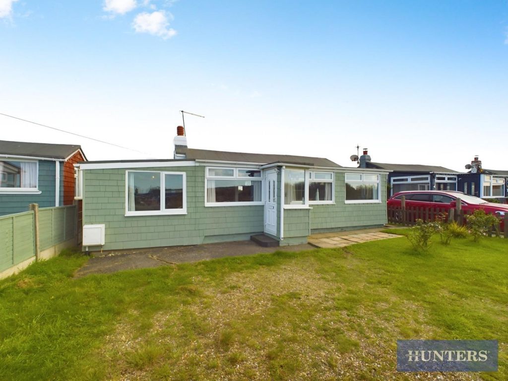 4 bed detached bungalow for sale in North Moor Road, Flamborough