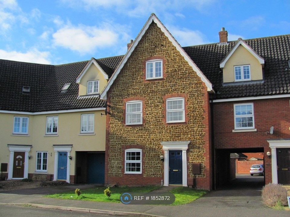 4 bed terraced house to rent in Deas Road, South Wootton, King's Lynn