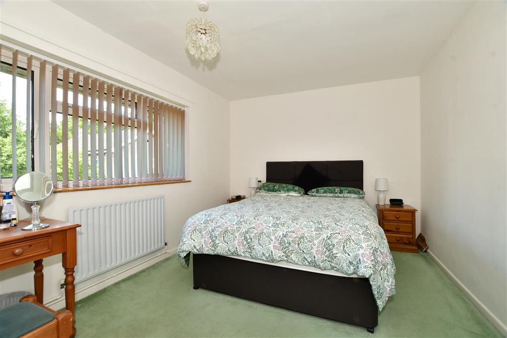 2 bed for sale in Pound Hill Parade, Crawley, West Sussex