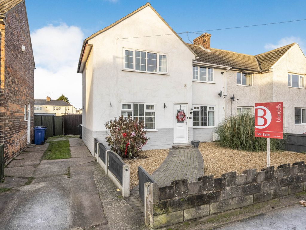 3 bed semidetached house for sale in St. Lawrence Road, Dunscroft