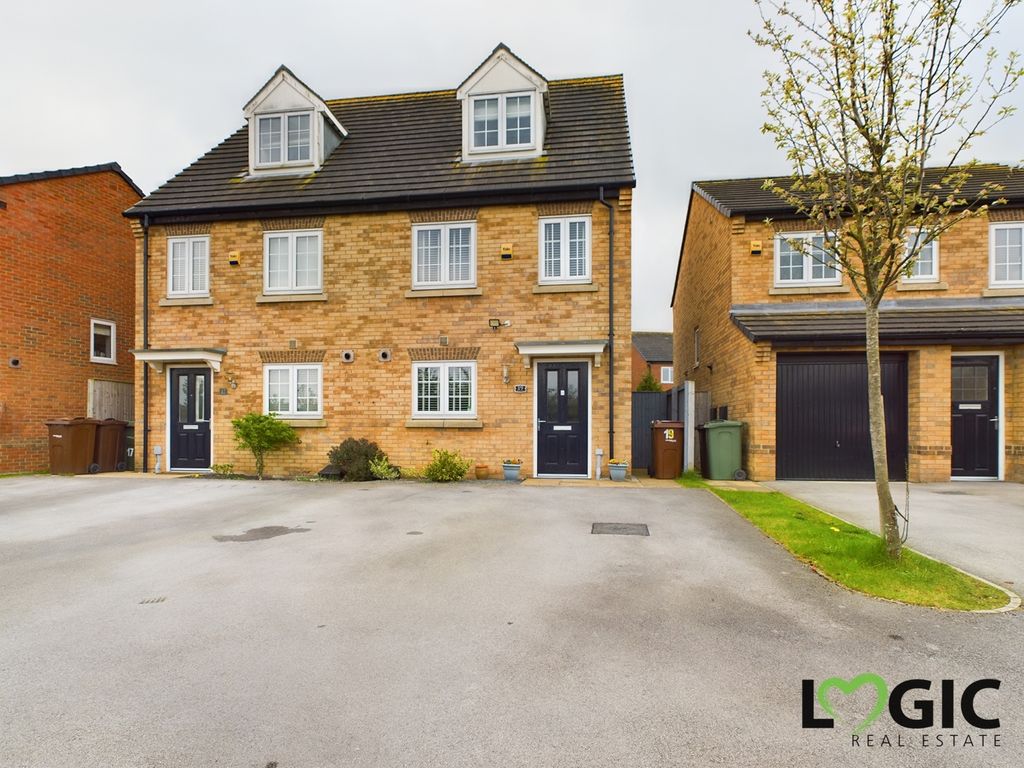 3 bed semidetached house for sale in Colliers Road, Featherstone