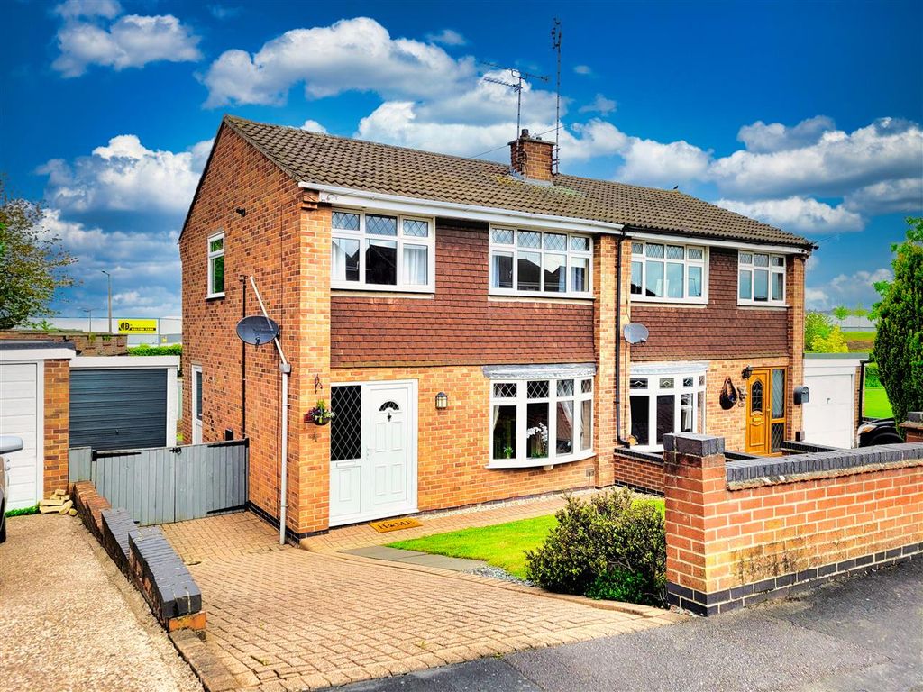 3 bed semidetached house for sale in Handsacre Close, Swadlincote DE11