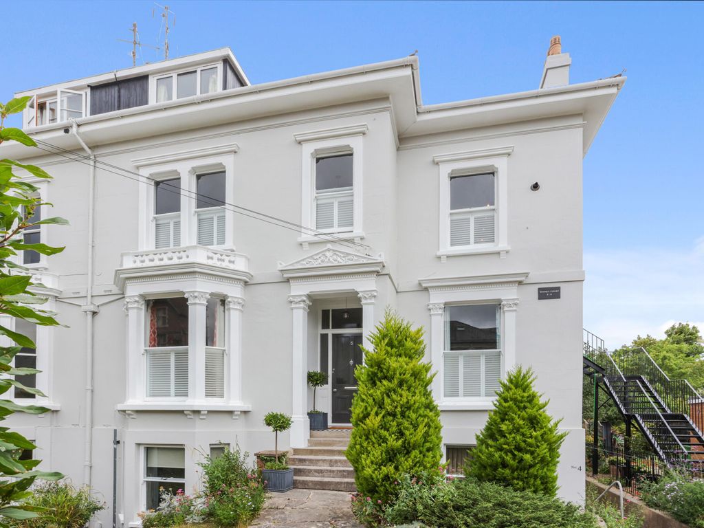 3 bed flat for sale in Witney Court, Western Road, Cheltenham